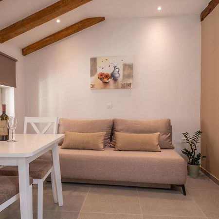 Aaa Apartments & Rooms With Free Parking Pula Buitenkant foto