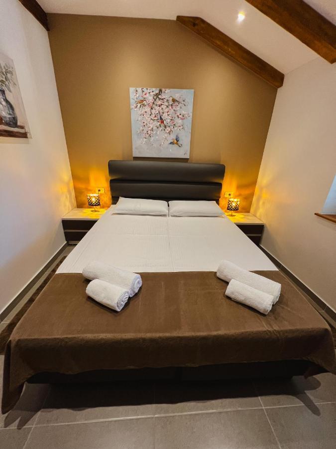 Aaa Apartments & Rooms With Free Parking Pula Buitenkant foto