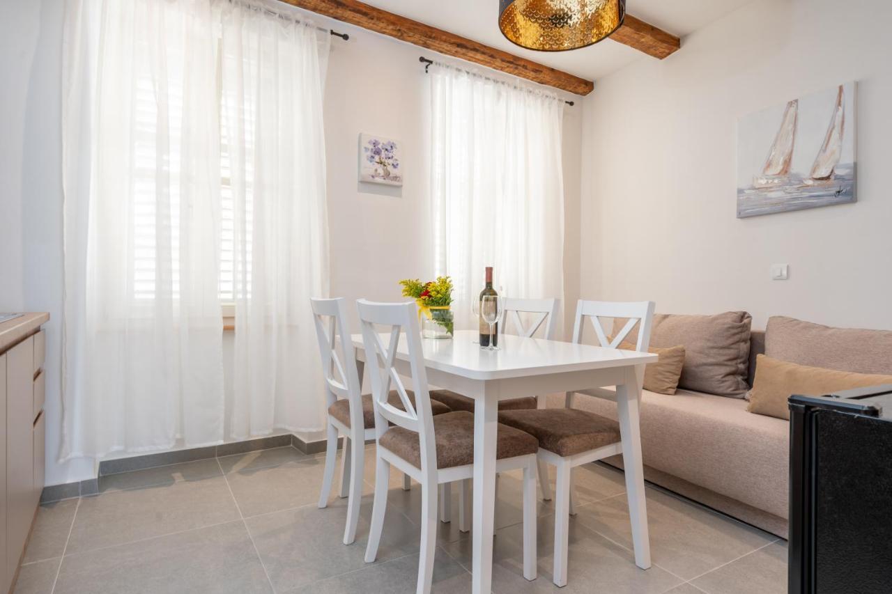 Aaa Apartments & Rooms With Free Parking Pula Buitenkant foto