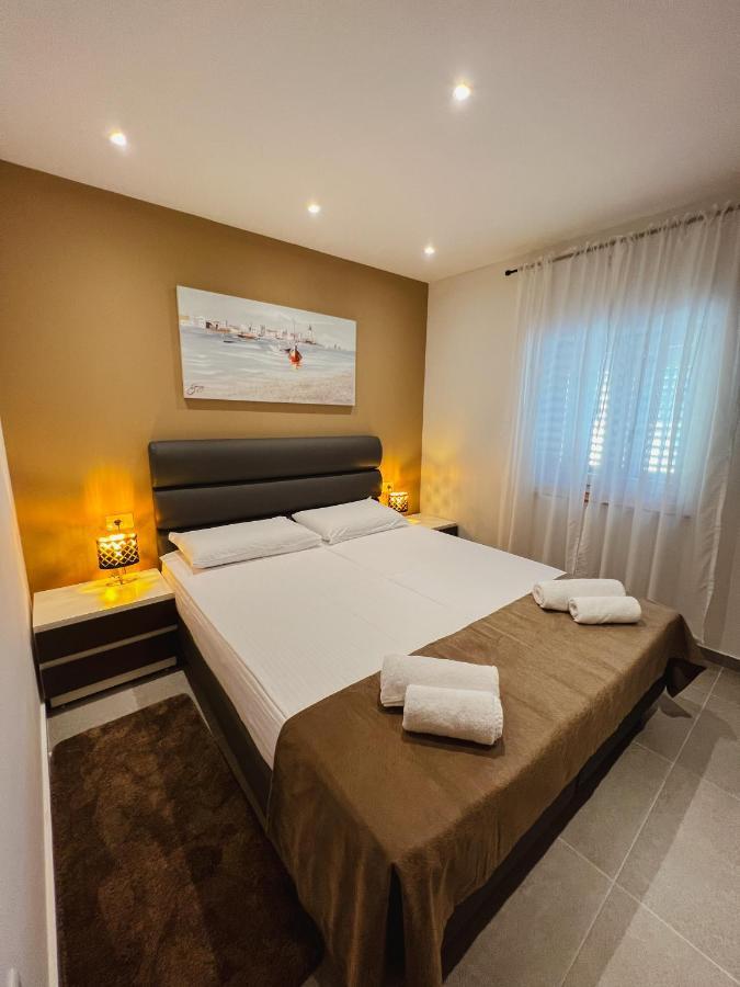 Aaa Apartments & Rooms With Free Parking Pula Buitenkant foto
